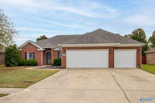 7009 Eagle Park Cir Se, Owens Cross Roads, AL, 35763-9197 | Card Image