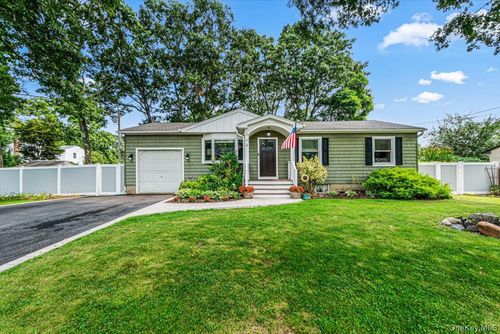 4 Coleman Avenue, Brookhaven, NY, 11772 | Card Image