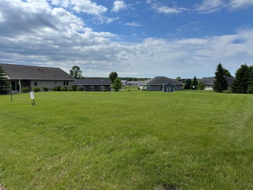 636 W River Drive, New London, MN, 56273 | Card Image