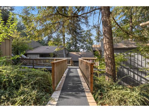 223 Trailside Loop, Eugene, OR, 97405-3557 | Card Image