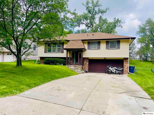 611 Sand Hill Rd, Louisville, NE, 68037-7111 | Card Image