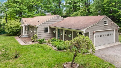 27 Hattertown Rd, Newtown, CT, 06470-1845 | Card Image