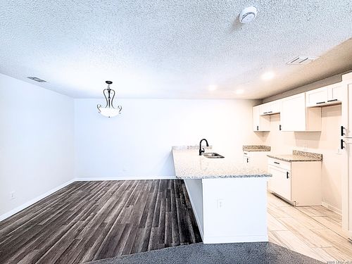 d207-10527 Perrin Beitel Rd, San Antonio, TX, 78217-3128 | Card Image