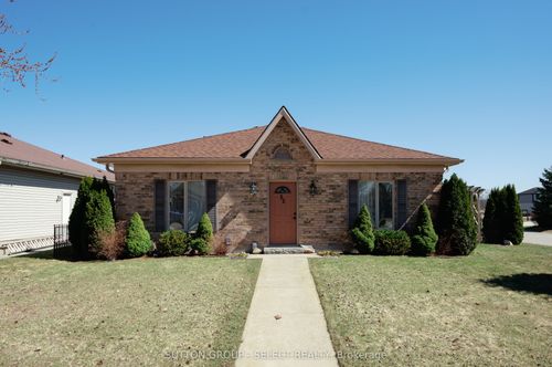 32 Robin Street, North Middlesex, ON, N0M1A0 | Card Image