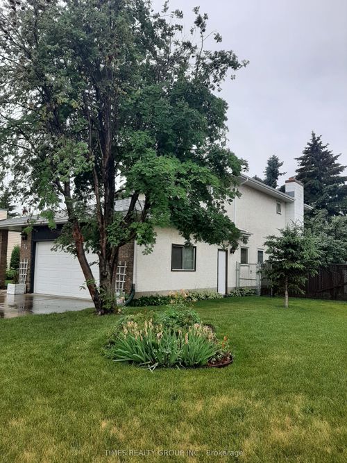 74 Mcdougall Cres, Red Deer, AB, T4R1T4 | Card Image