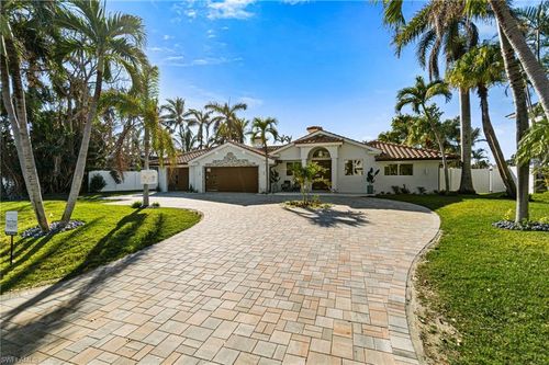 5203 Starfish Ave, NAPLES, FL, 34103-2464 | Card Image
