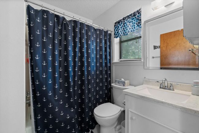 31 N Lakeview Dr, House other with 4 bedrooms, 2 bathrooms and 2 parking in Pointblank TX | Image 21