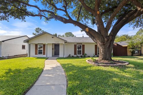 1528 Carnation Dr, Lewisville, TX, 75067-4214 | Card Image
