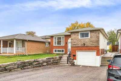 3321 Monica Dr, House other with 3 bedrooms, 3 bathrooms and 3 parking in Mississauga ON | Image 2