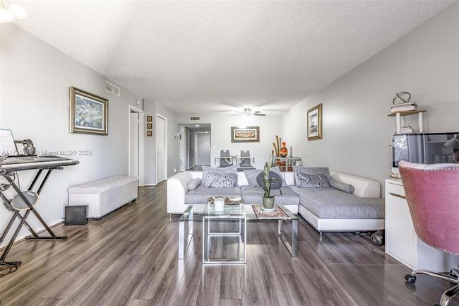 APT-103 - 16431 Blatt Blvd, Condo with 2 bedrooms, 2 bathrooms and null parking in Weston FL | Image 11