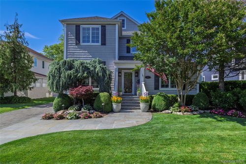 71 Shepherd St, Rockville Centre, NY, 11570-2249 | Card Image