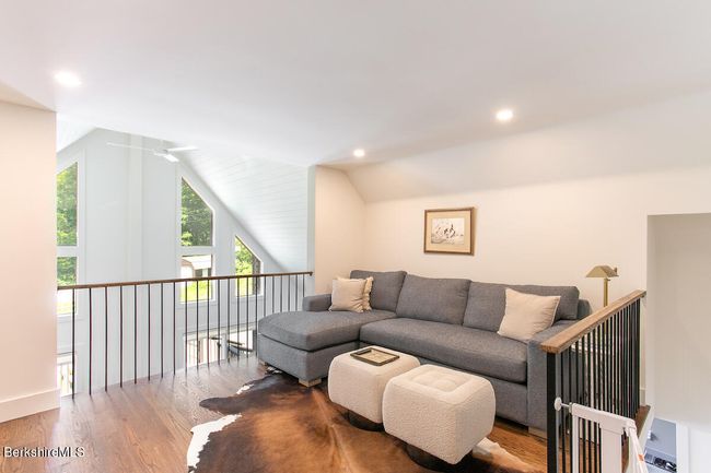Loft sitting area | Image 17