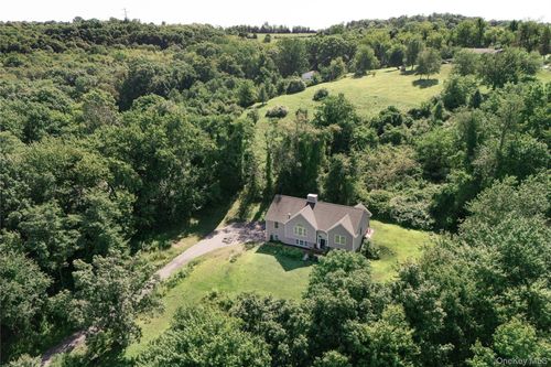678 Plass Rd, Pleasant Valley, NY, 12569-5507 | Card Image