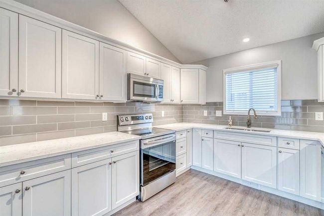 32 Arbour Crest Dr Nw, House detached with 3 bedrooms, 3 bathrooms and 2 parking in Calgary AB | Image 7
