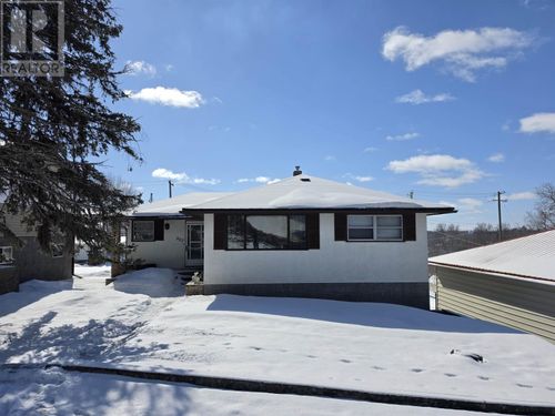 907 Seventh St N, Kenora, ON, P9N2R4 | Card Image