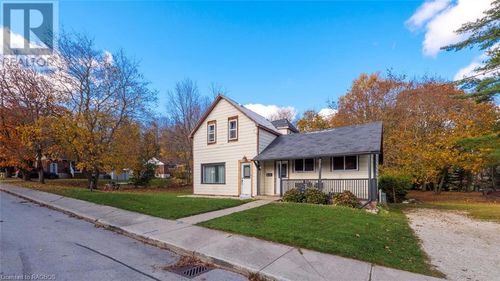 240 2nd Street, Owen Sound, ON, N4K2E8 | Card Image