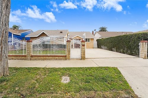 19530 Enadia, Reseda, CA, 91335 | Card Image