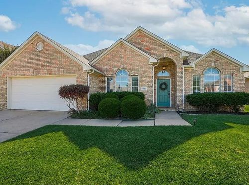 5893 Echo Bluff Dr, Haltom City, TX, 76137-5807 | Card Image