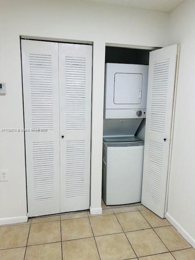 APT-203 - 6975 Nw 179 Th St, Condo with 2 bedrooms, 1 bathrooms and null parking in Hialeah FL | Image 5