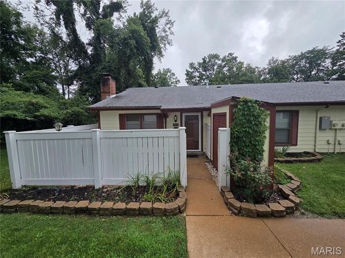 2432 Forest Shadows Dr, Saint Louis, MO, 63136-5805 | Card Image