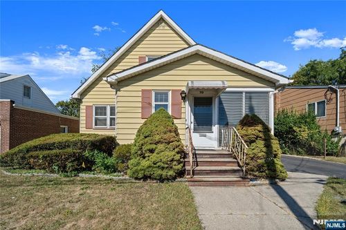 70 6th St, Clifton, NJ, 07011-3164 | Card Image