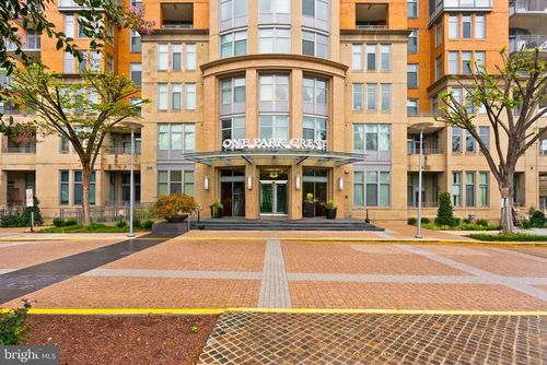 apt-1210-8220 Crestwood Heights Dr, MCLEAN, VA, 22102-3136 | Card Image