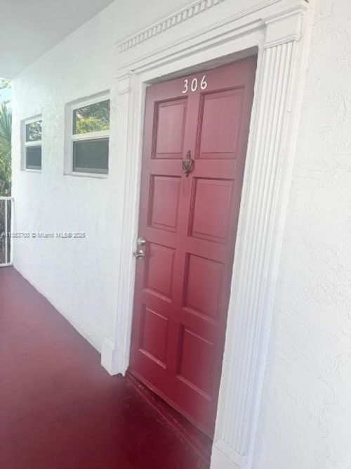 apt-306-4270 Nw 40th St, LAUDERDALE LAKES, FL, 33319-4837 | Card Image