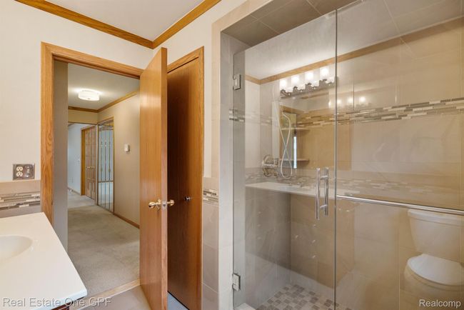 Primary Bedroom Suite with walk-in closet | Image 33