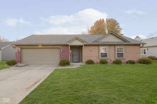 8166 Parsley Ln, Indianapolis, IN, 46237-9390 | Card Image