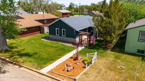 305 4th Avenue Sw, Bowman, ND, 58623 | Card Image