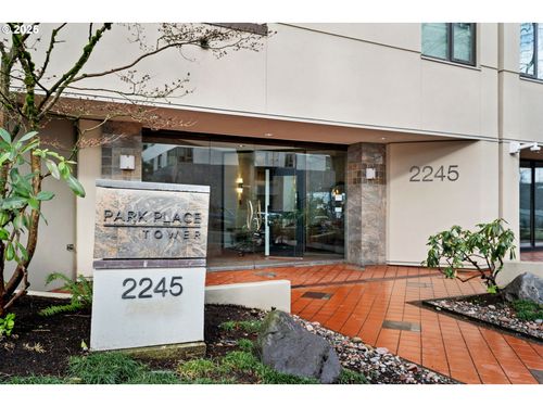 3a-2245 Sw Park Pl, Portland, OR, 97205-1105 | Card Image