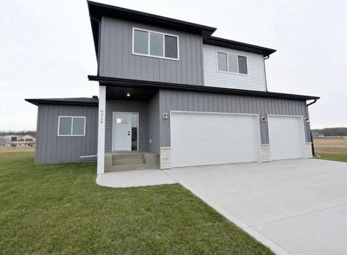 6914 3rd St Nw, Moorhead, MN, 56560-2988 | Card Image