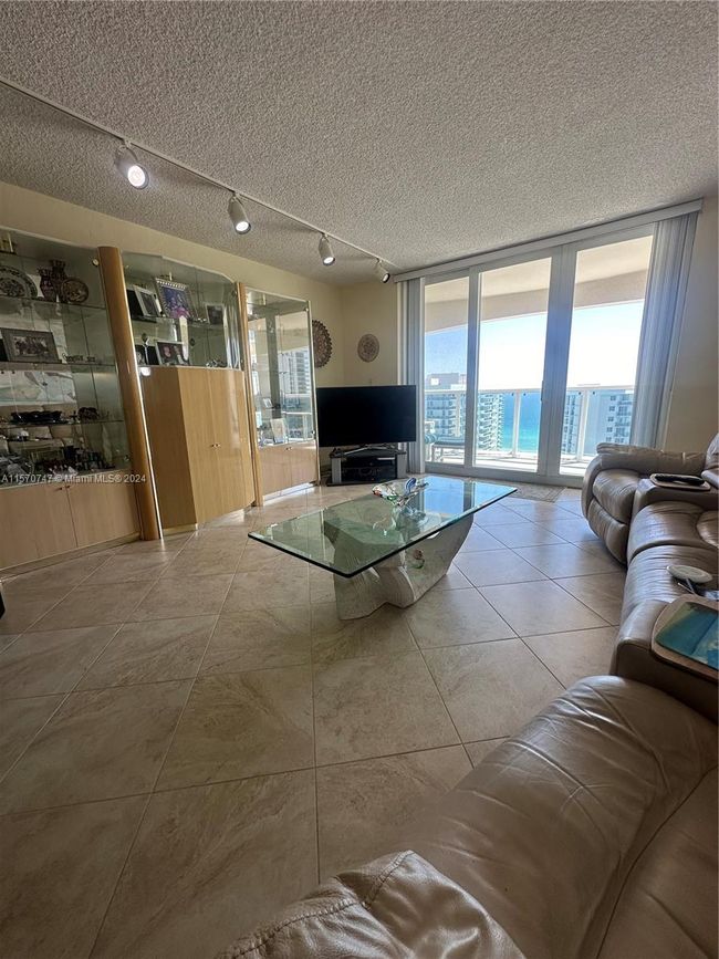 1718 - 3800 S Ocean Dr, Condo with 2 bedrooms, 2 bathrooms and null parking in Hollywood FL | Image 17