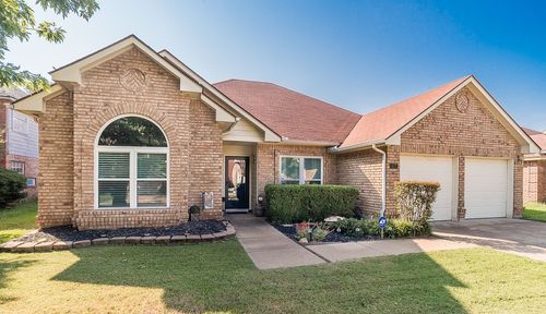423 Clayton St, Grand Prairie, TX, 75052-3321 | Card Image