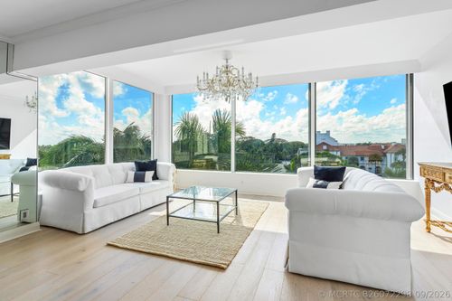 526b-44 Cocoanut Row, Palm Beach, FL, 33480-4080 | Card Image