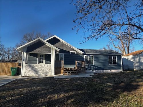 124 W 5th St, Adrian, MO, 64720-9252 | Card Image
