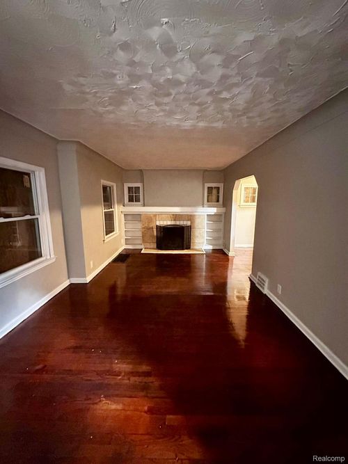 20014 Hull St, Detroit, MI, 48203-1289 | Card Image