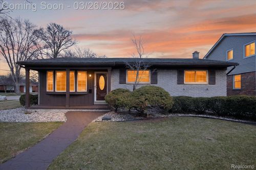 31040 Champine St, Saint Clair Shores, MI, 48082-1504 | Card Image