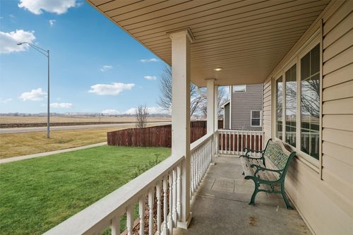 704 15th St Se, Bondurant, IA, 50035-4423 | Card Image