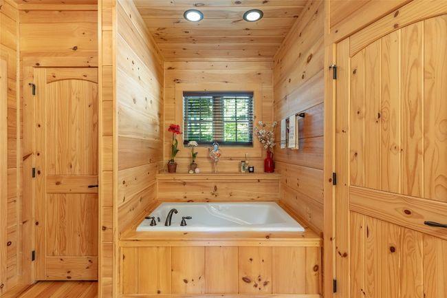 65 W Stone Pointe Ln, House other with 3 bedrooms, 5 bathrooms and null parking in Cullowhee NC | Image 28
