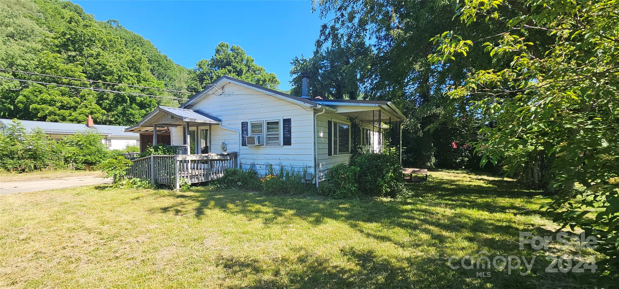 Indian Trail Loop, Waynesville, NC 28786