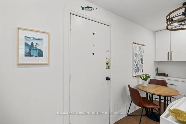 5 - 137 Emerald St S, Condo with 1 bedrooms, 1 bathrooms and 1 parking in Hamilton ON | Image 5