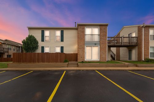 apt-b-1975 Kenilworth Cir, Hoffman Estates, IL, 60169-6716 | Card Image