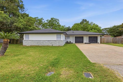 806 S 33rd St, Nederland, TX, 77627-7503 | Card Image