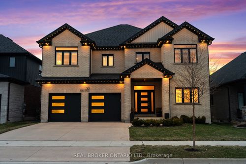 39 Mill Race Cres, St Jacobs, ON, N0B2N0 | Card Image