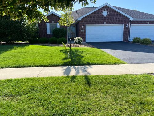 831 Oriole Dr, Peotone, IL, 60468-8718 | Card Image