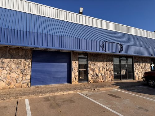 2821 W Division St, Arlington, TX, 76012-4808 | Card Image