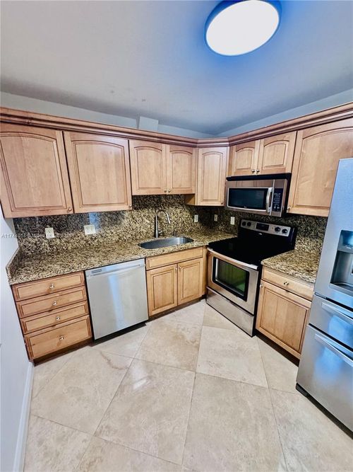 apt-128-140 S Cypress Rd, Pompano Beach, FL, 33060-7065 | Card Image