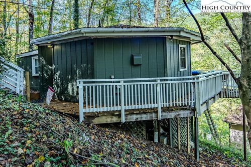 111 Skyview Ln, Banner Elk, NC, 28604-8679 | Card Image
