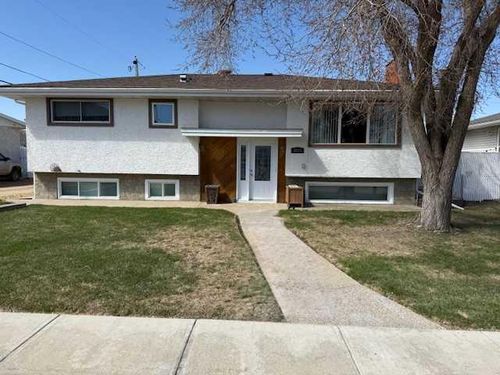 1023 2 St Se, Drumheller, AB, T0J0Y6 | Card Image